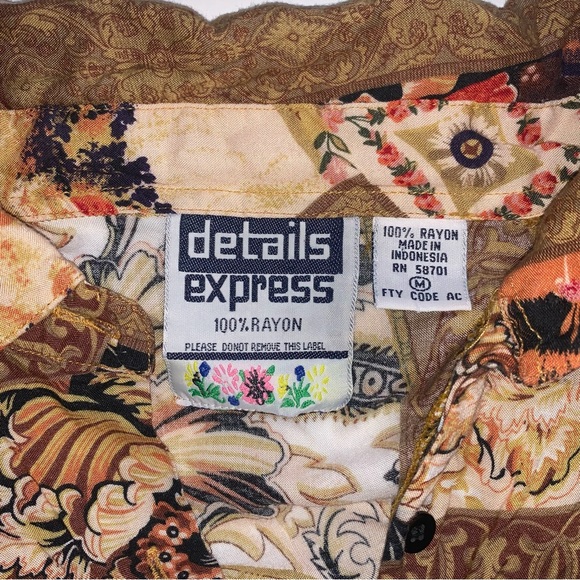 v i n t a g e :: Artsy Renaissance Abstract Buttoned Blouse - Picture 6 of 12